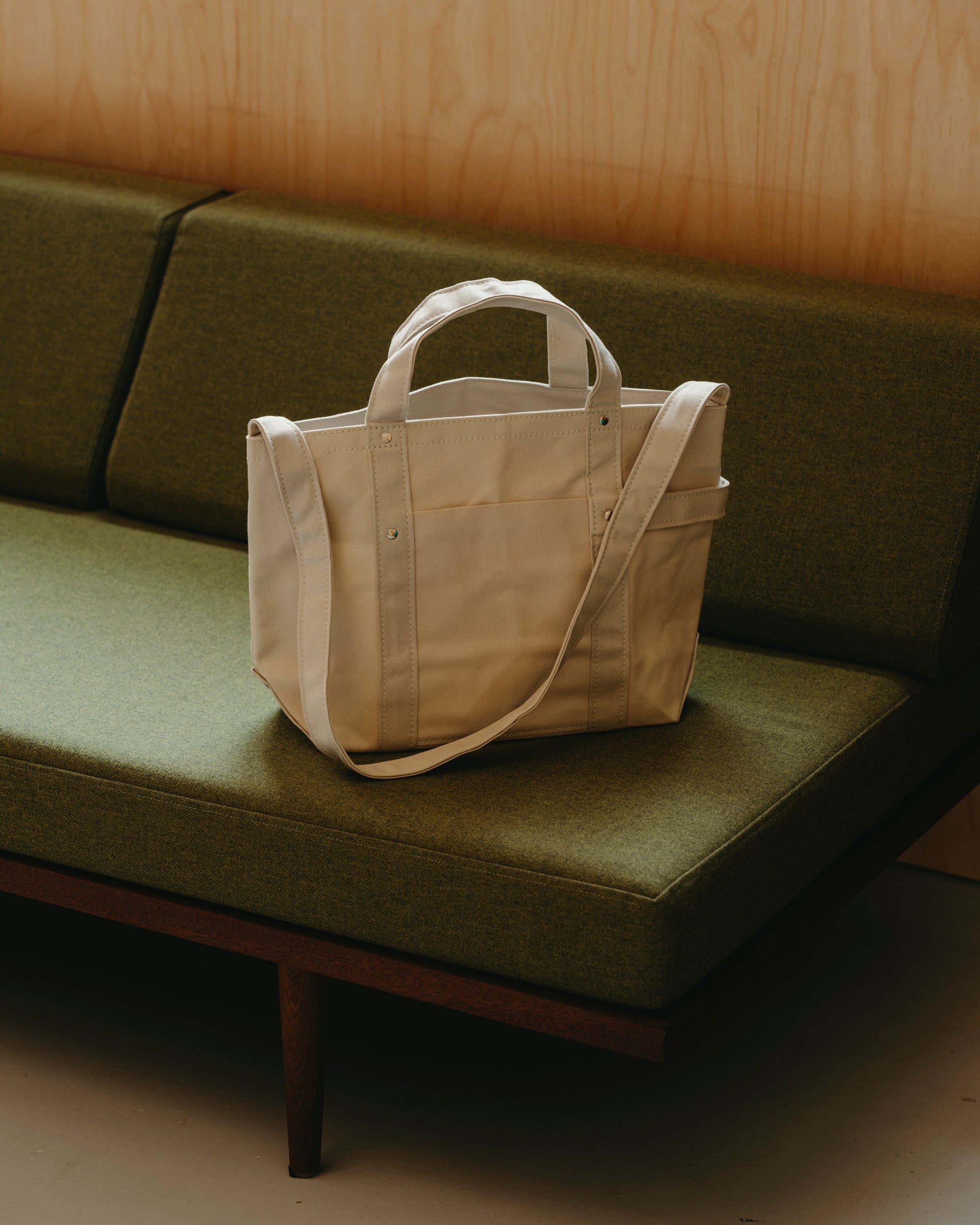 Medium Harvest Tote – Light Beige