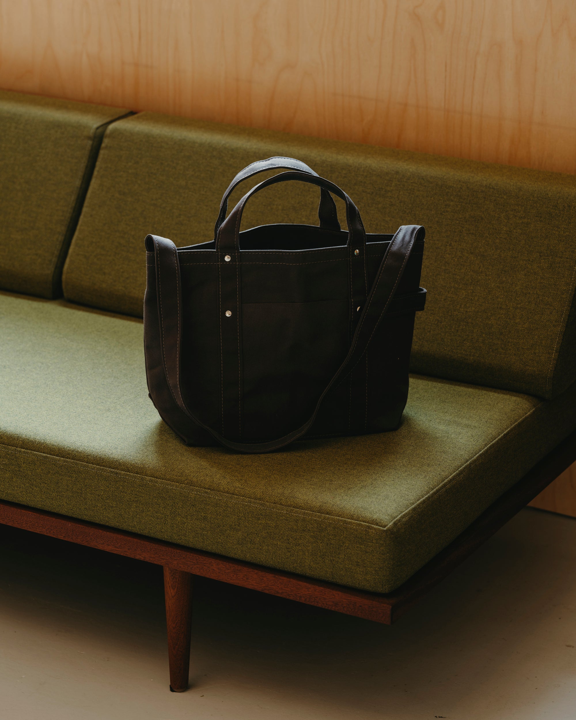 Medium Harvest Tote – Charcoal
