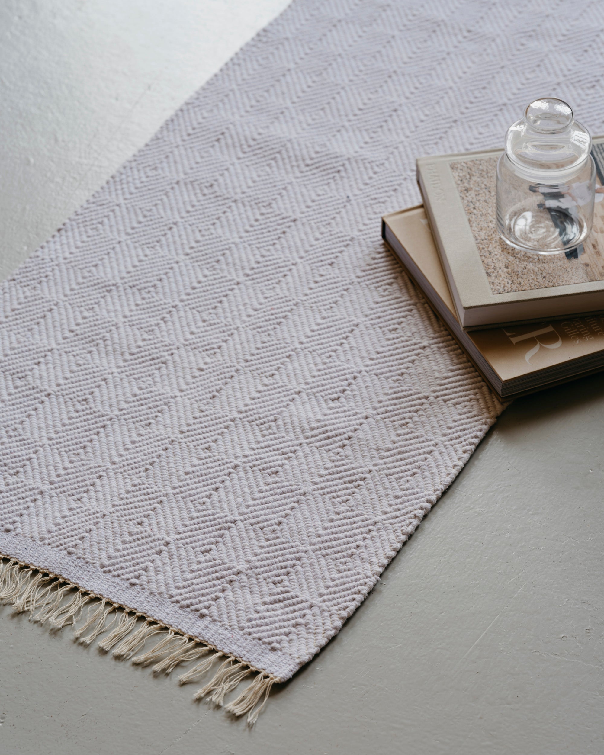 Diamond Weave Bathmat / Medium / White