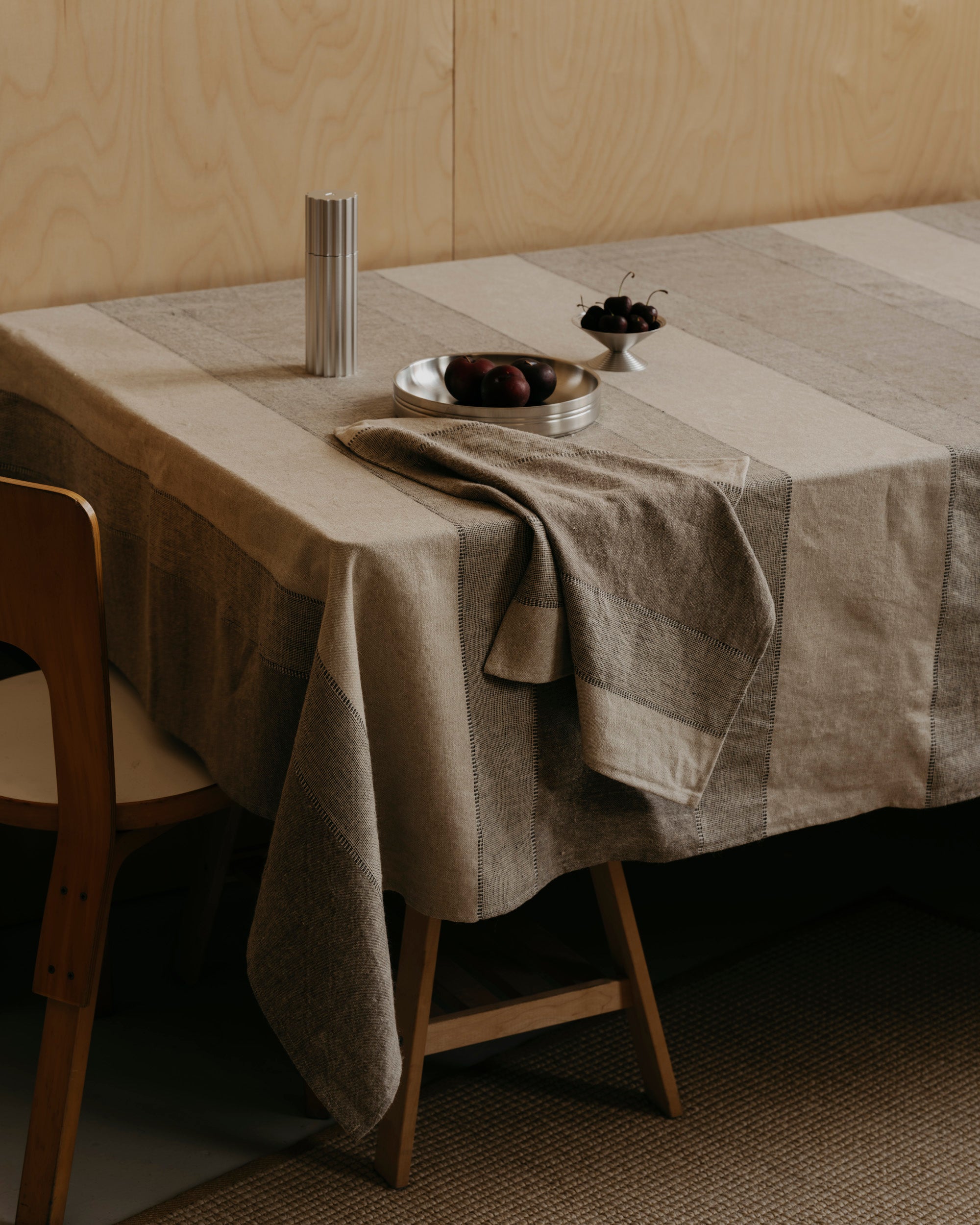 Rivoli Linen Tablecloth / Grey