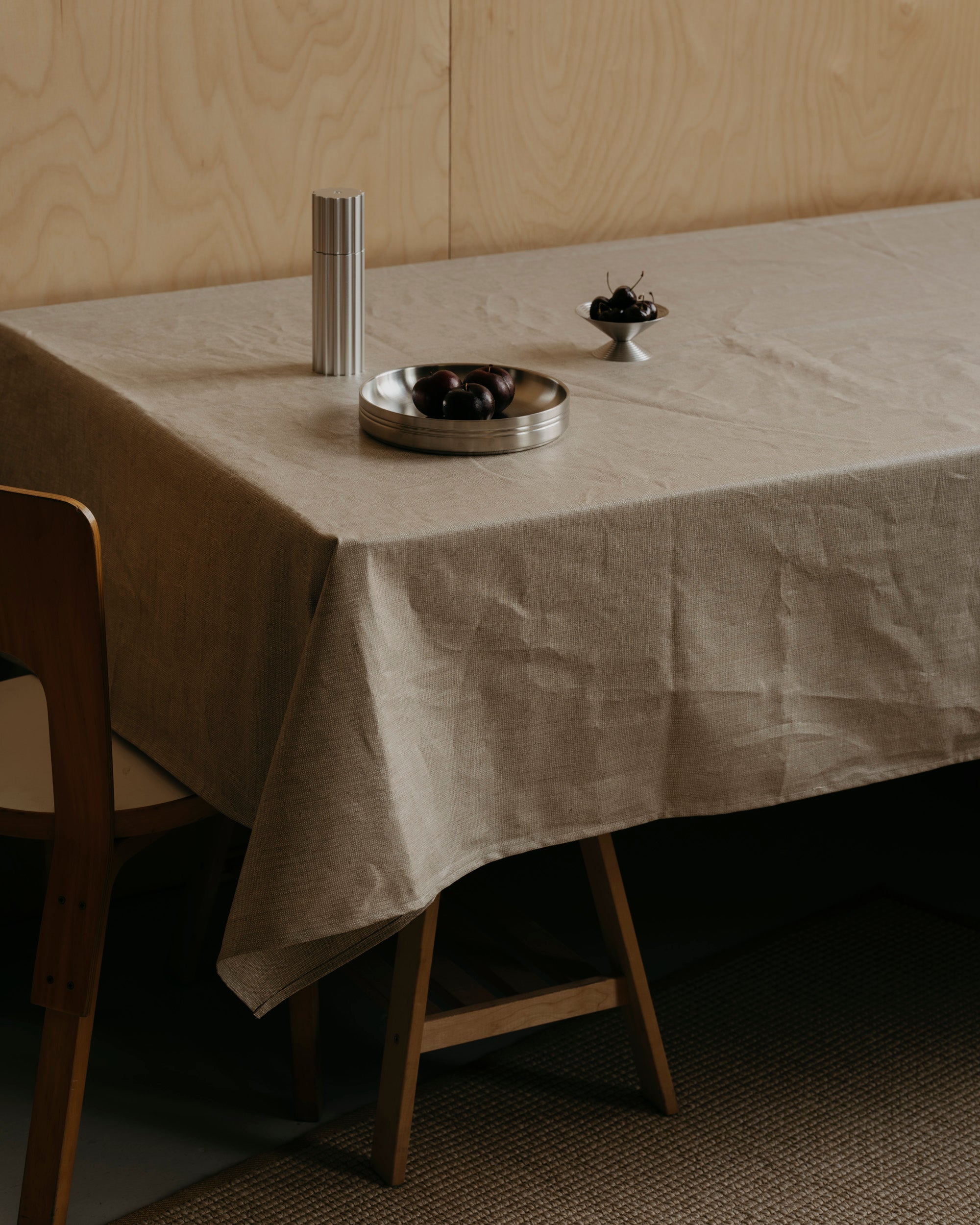 Modena Coated Linen Tablecloth / Beige