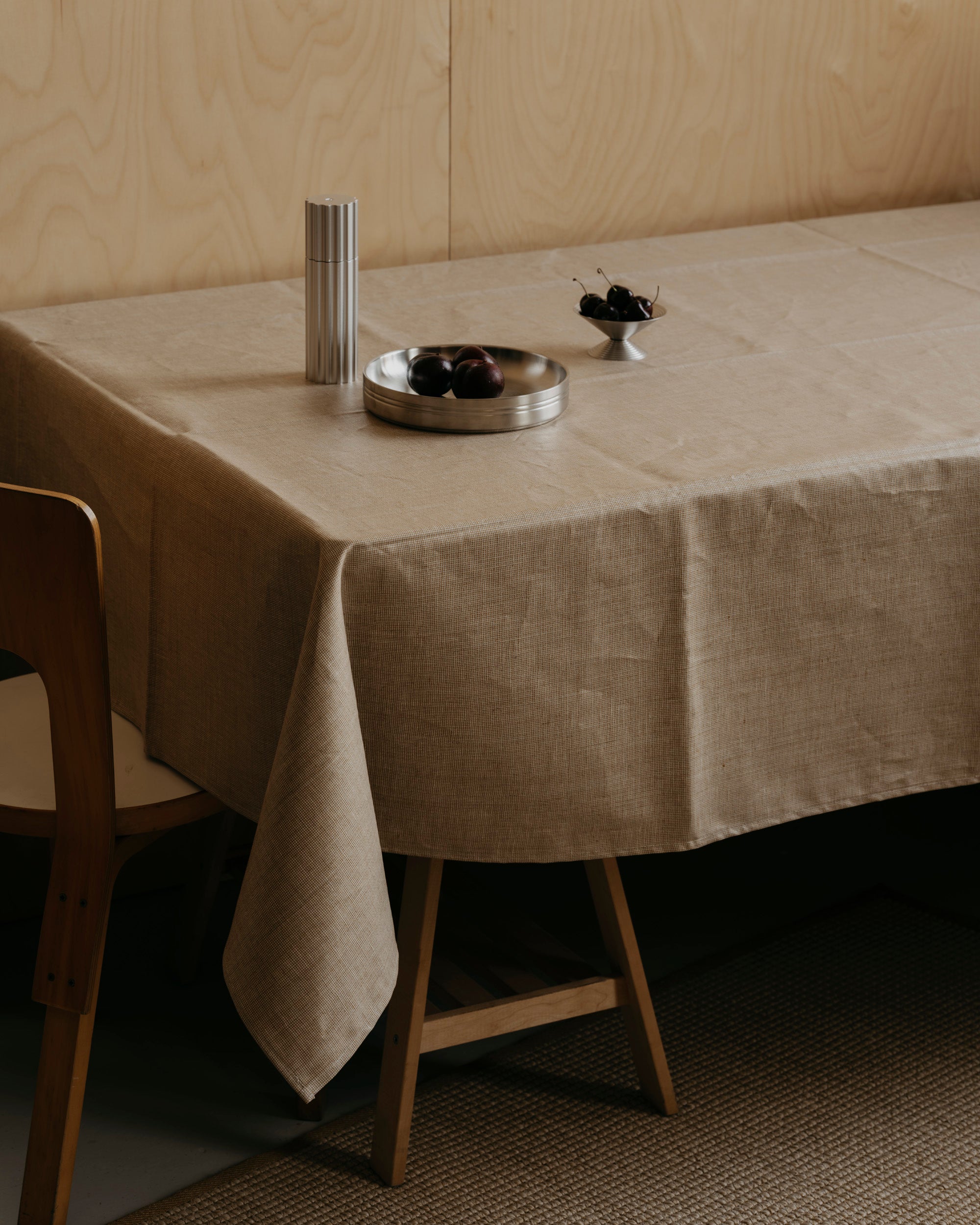 Modena Coated Linen Tablecloth / Tan